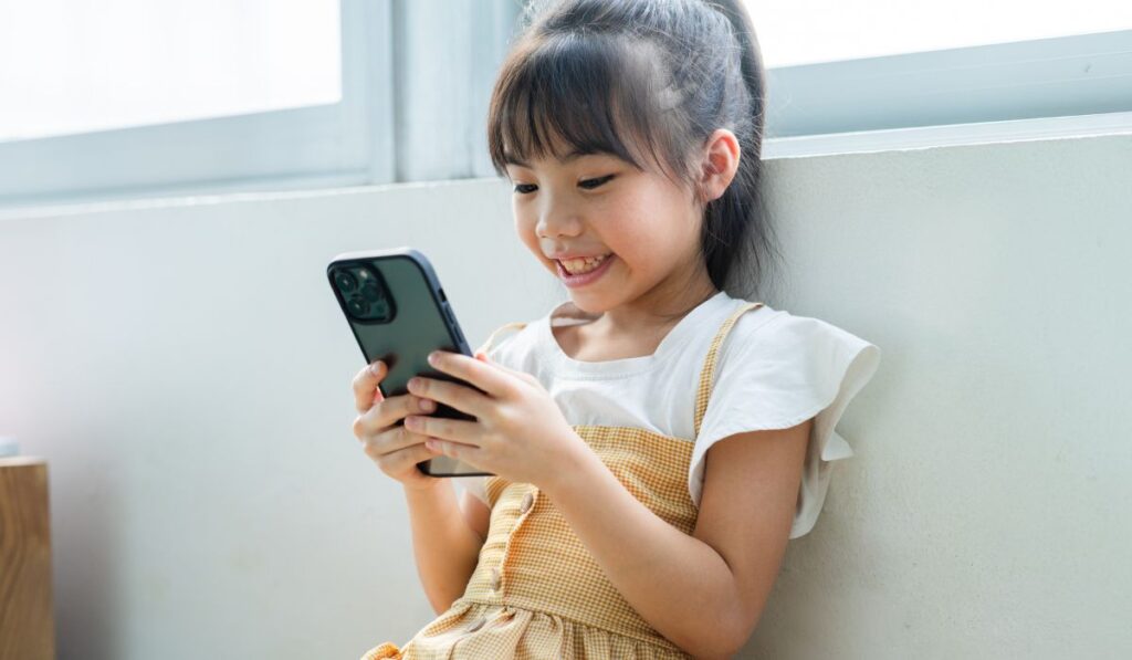 小学低学年の66.8%は、フィルタリング機能を設定していない