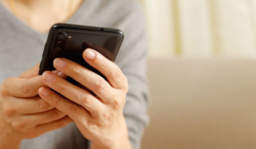 デマ拡散を防ぐ、家庭でできる3つのルール